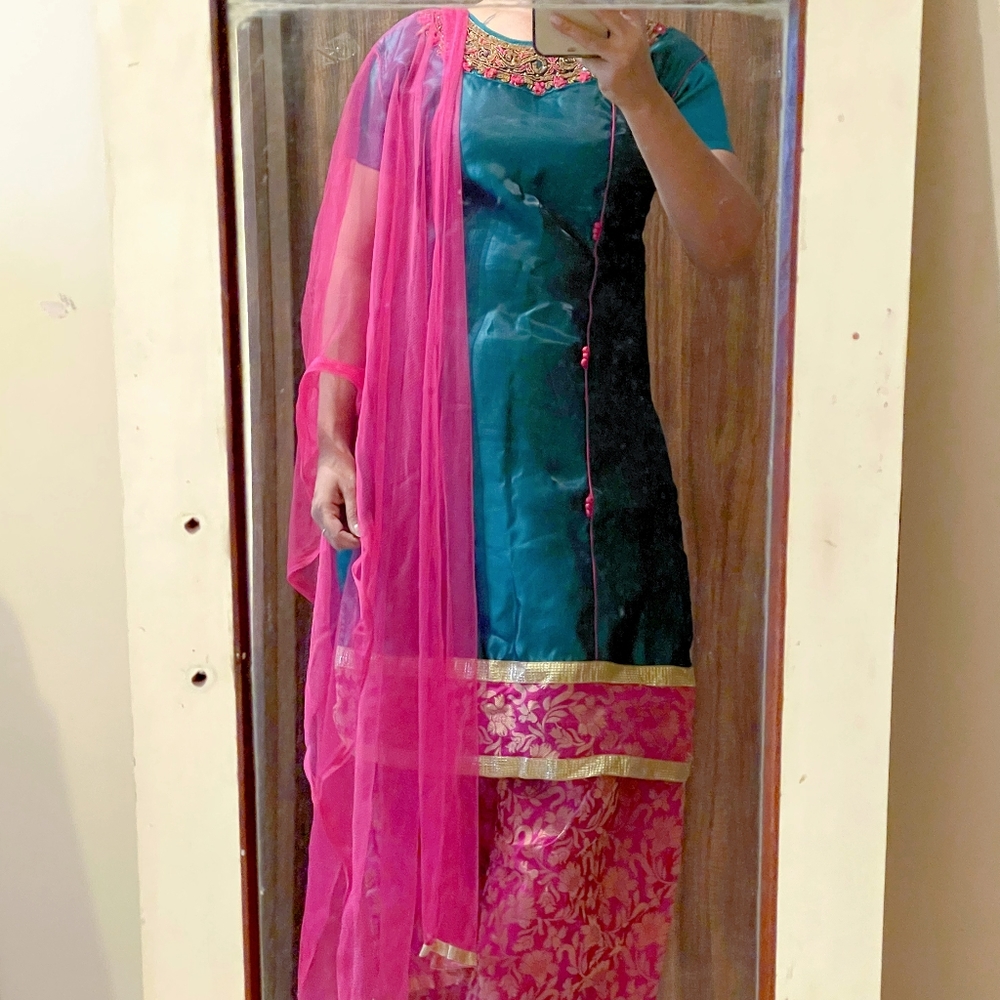 Silk suit - Picture 1 of 10